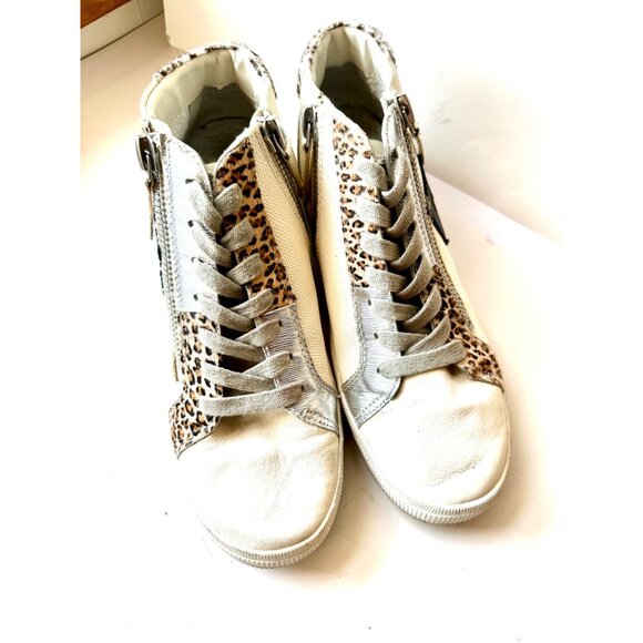 Dolce Vita Zonya Sneakers In White/black Embossed Lizard 10 - Picture 2 of 10